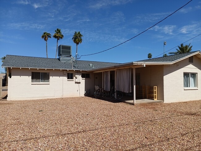 Photo - 715 W 18th St