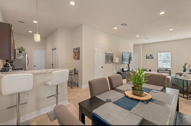 Photo - 1524 Evelyn St