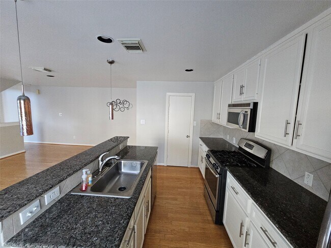 Photo - 1271 W 17th St