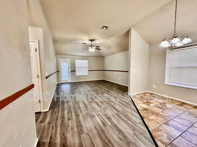 Photo - 433 Hidden Creek Way