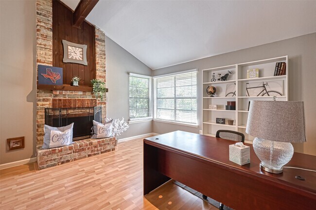 Photo - 2215 Fort Laramie Dr