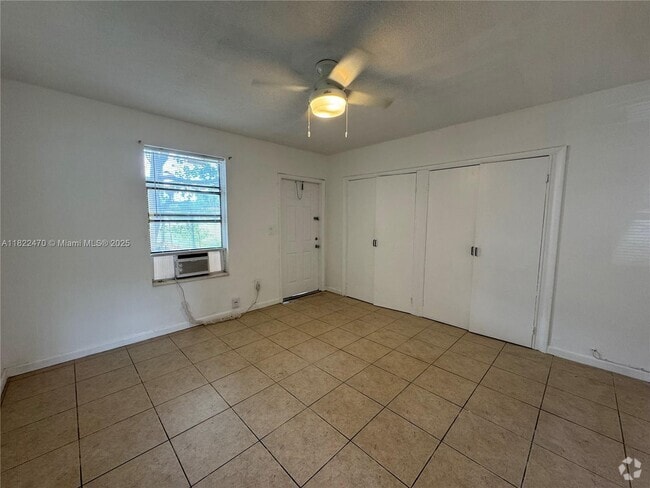 Building Photo - 19121 NE 25th Ave Unit 2 Rental