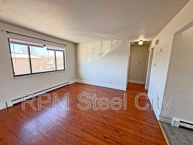 Photo - 924 E 5th St