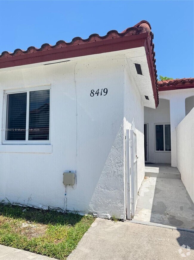Building Photo - 8419 SW 209th St Rental