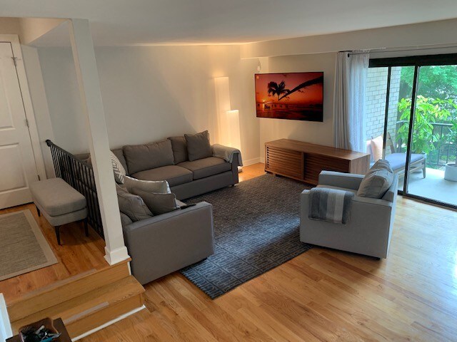 Photo - 10853 Amherst Ave Unidad 202