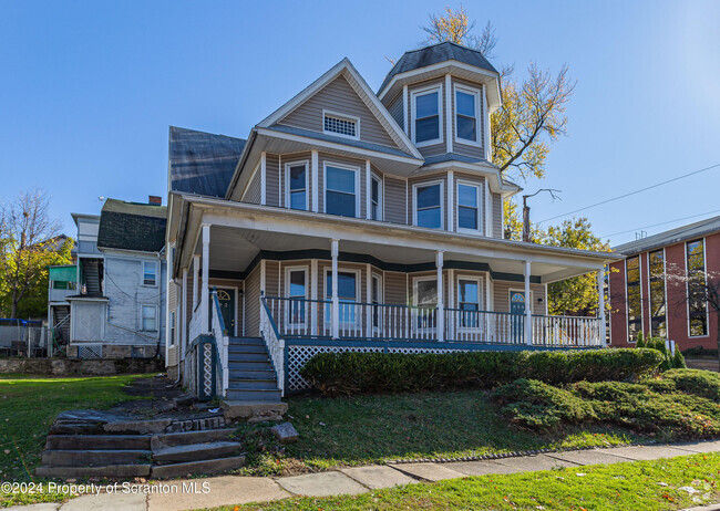 Building Photo - 802-802 Quincy Ave Rental