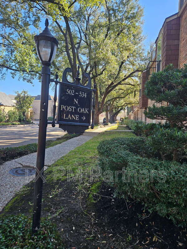 Photo - 500 N Post Oak Ln