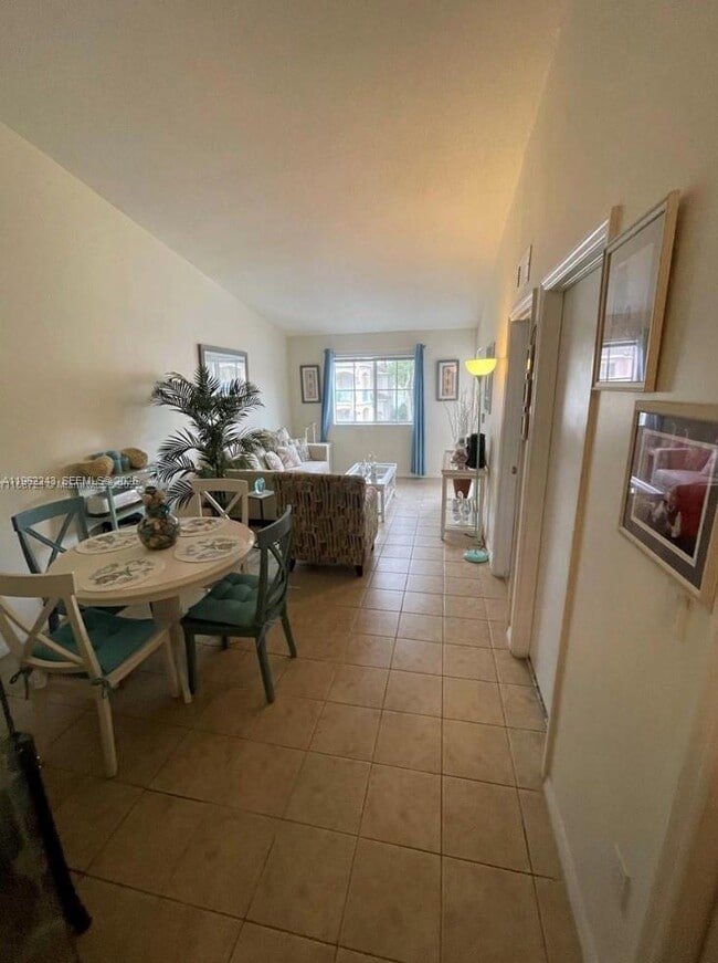 Photo - 1270 SE 31st Ct Unidad 205-35