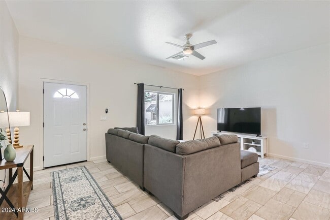 Photo - 2233 E Sheridan St