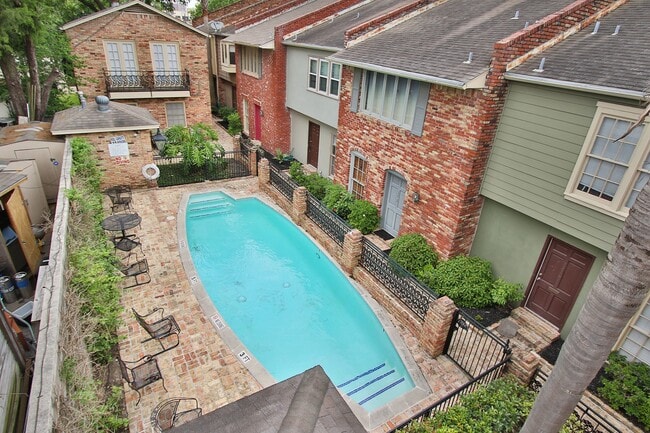 Photo - 1731 Commonwealth St