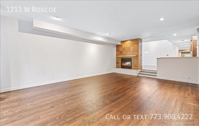 1213 W Roscoe St