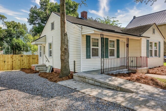 Photo - Renovated 2 bdrm home in East Savannah