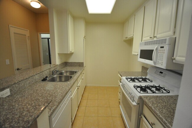 Photo - 11594 Moorpark St Unidad 206
