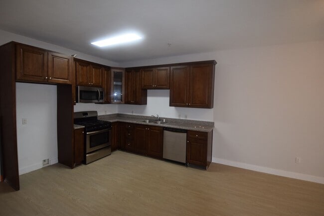 7122 Amigo Ave Unit 204