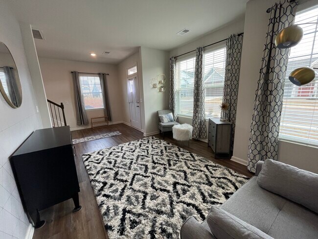 Photo - 8 Leander Dr