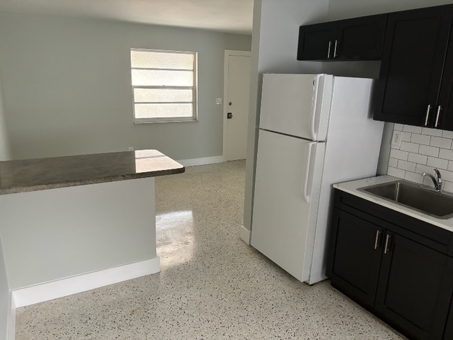 Photo - 761 SW 9th St Unit 5