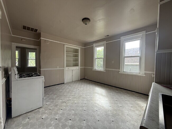 An affordable 2-bedroom, 1-bath unit available now!
