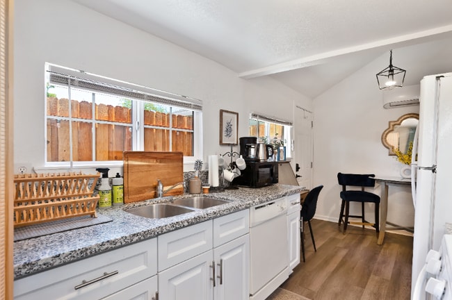 Photo - 210A Marshall Ave