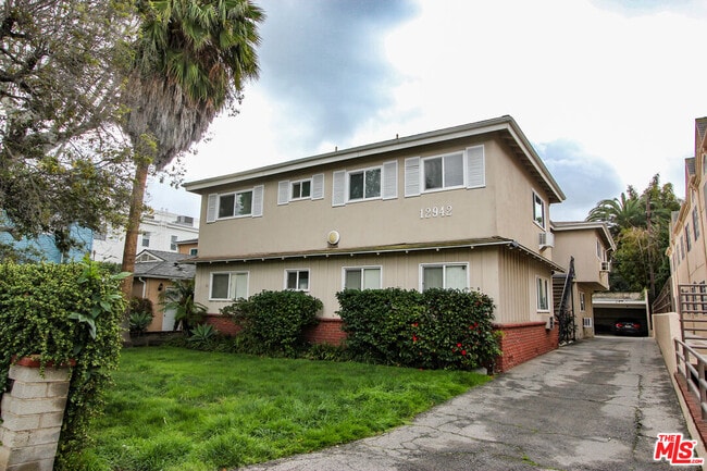 Building Photo - 12942 Moorpark St Unit 5 Rental