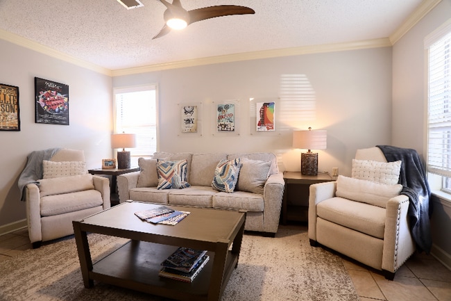 Photo - 206 Edinburgh Way