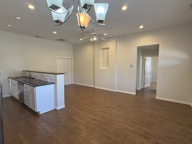 Photo - 2937 Washington St NE