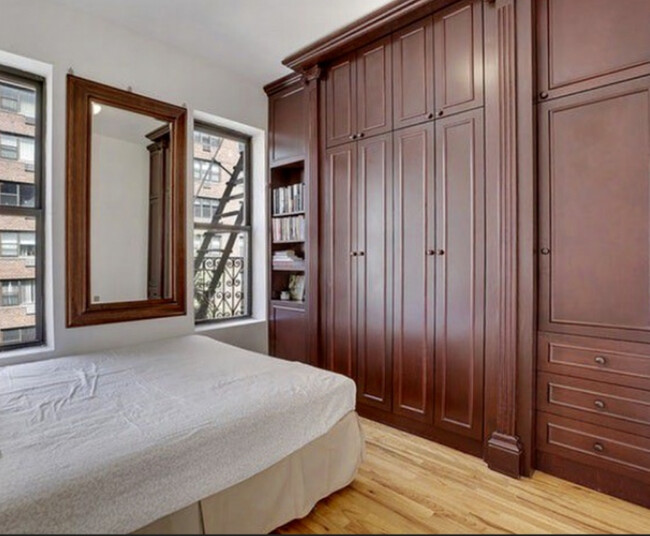 Photo - 246 E 51st St Apartment Unit 20