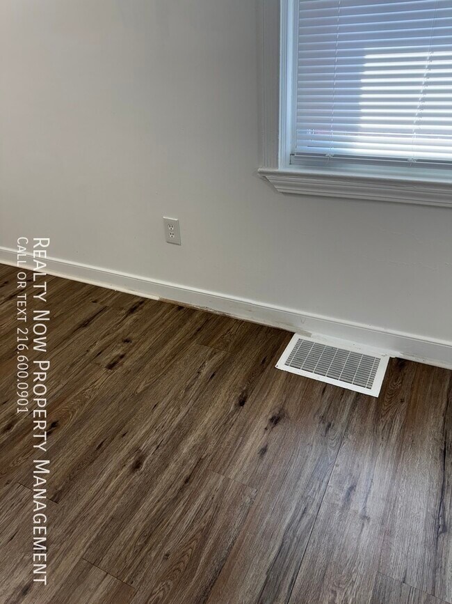 Photo - 3373 Colwyn Rd