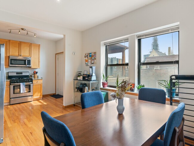 Photo - 39 N Paulina St Unit 3