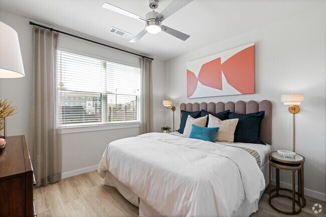 1BR, 1BA - 678SF - Bedroom