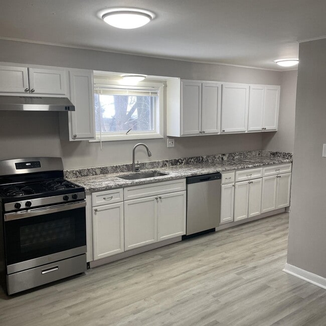 Photo - 105 Carlisle St