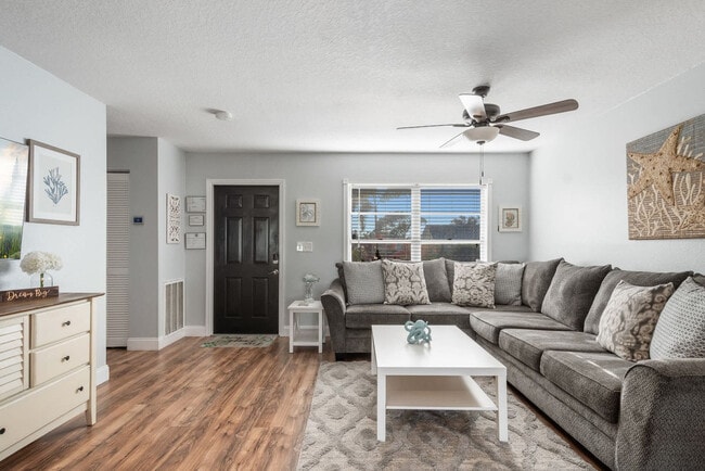 Photo - 1901 72nd St W Unidad ID1284300P