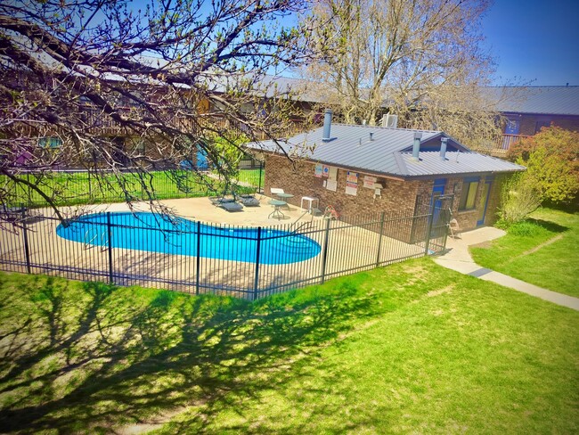 Building Photo - Brandywood Park - FREE Utilities Rental