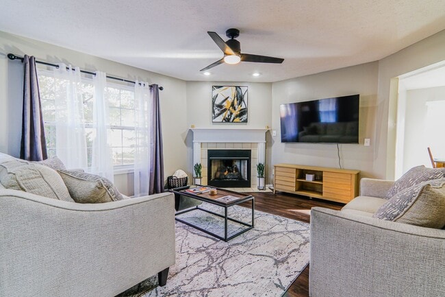 Building Photo - Fort Harrison State Park 4Bed Spacious Retreat