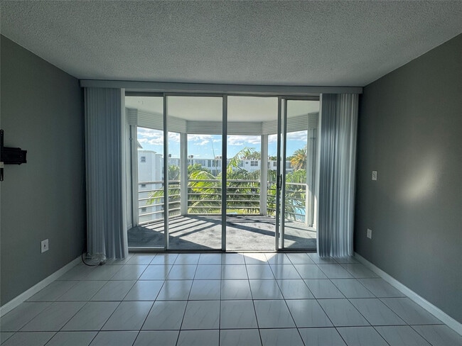 Photo - 1701 NE 191st St Unit 413