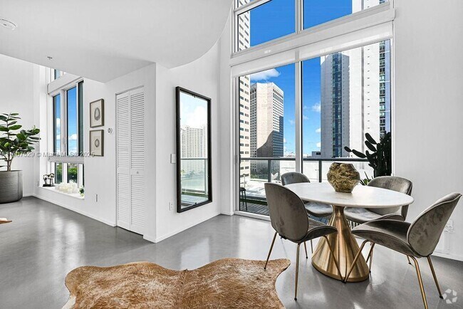 Building Photo - 300 S Biscayne Blvd Unit L-1232 Rental