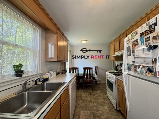 Photo - 3 Bedroom Downtown, Ames with Hardwood Floors