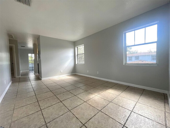 Building Photo - 200 SW 11th Ave Unit 5