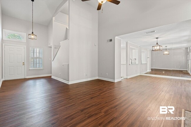 6637 Jackson Square