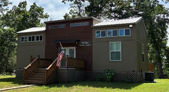 Building Photo - 373 Saddle Surrey Rd