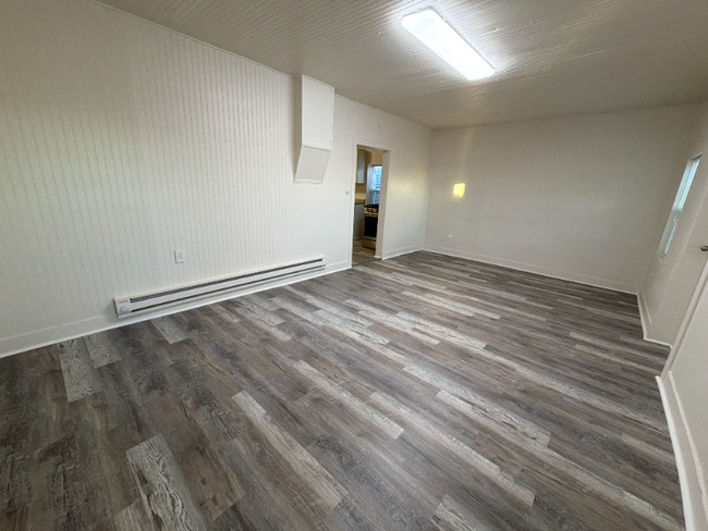 Photo - 18933 Main St