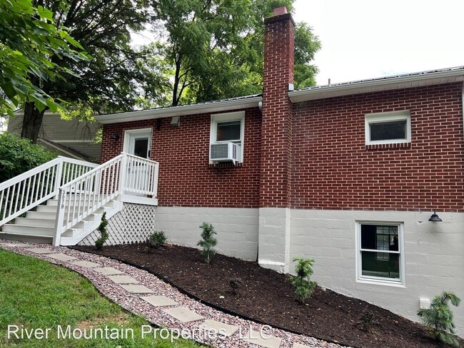 2 br, 1 bath House - 307 B Ellett Road - 2 br, 1 bath House - 307 B Ellett Road