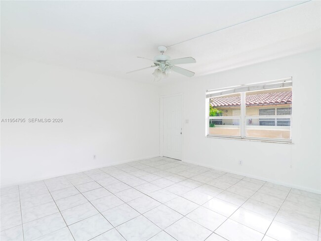 Photo - 2025 Miami Rd Unidad 15