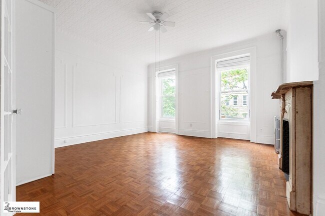 Building Photo - Cobble Hilll One-Bedroom with Classic Brow... Rental