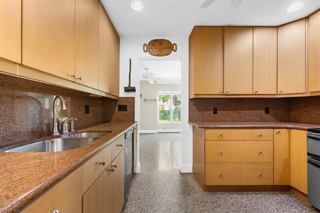 Photo - 1500 NW 3rd Ave