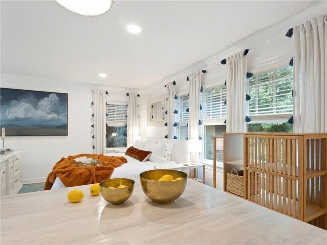 Photo - 325 Sinclair Ave NE