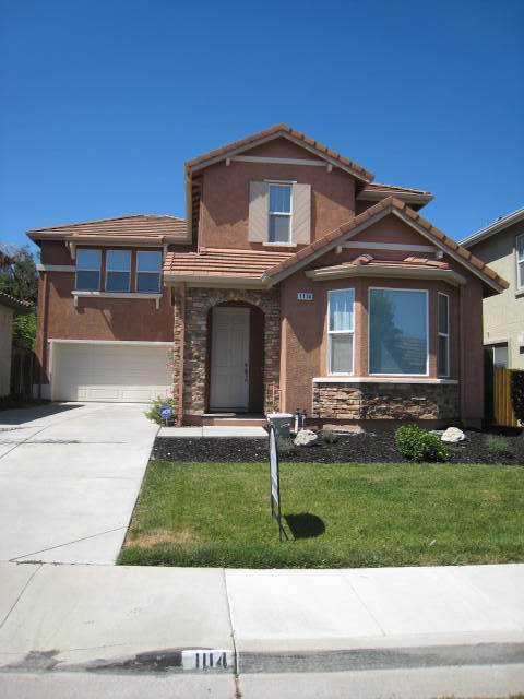 Building Photo - Browns Valley Beauty!