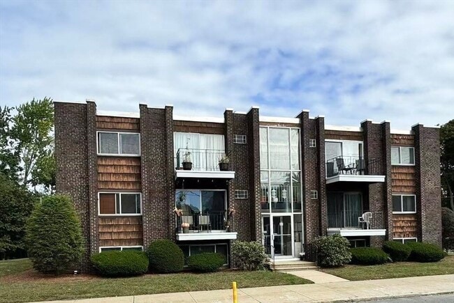 Building Photo - 37 South St Unit 7