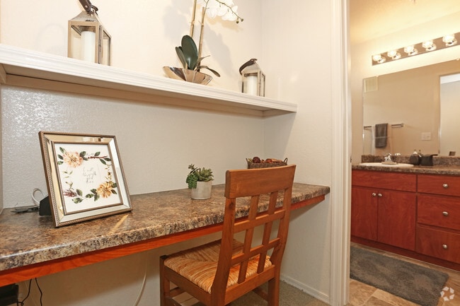 2BR, 2BA - 1078 SF - Canyon Ridge Apartments