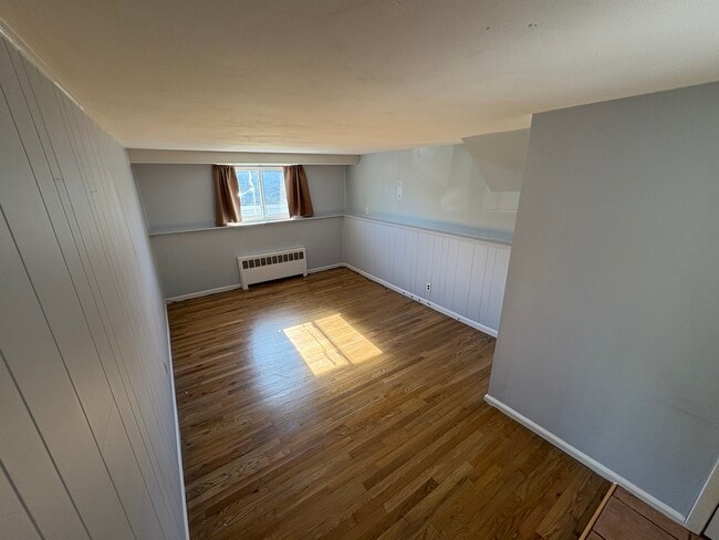 Building Photo - 121 W 7th St Unit 1 Rental