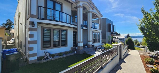 Photo - 1129 N 33rd Plz